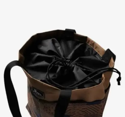 Bolso tote estampado marrón y negro - miniatura 2