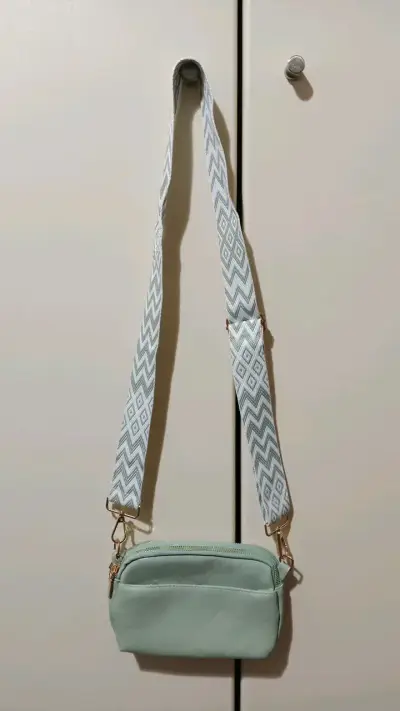 Bandolera verde menta con correa estampada - miniatura 1