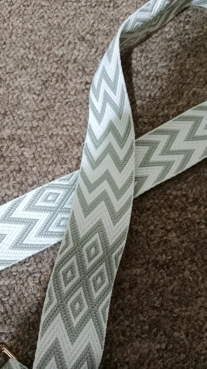 Bandolera verde menta con correa estampada - 4