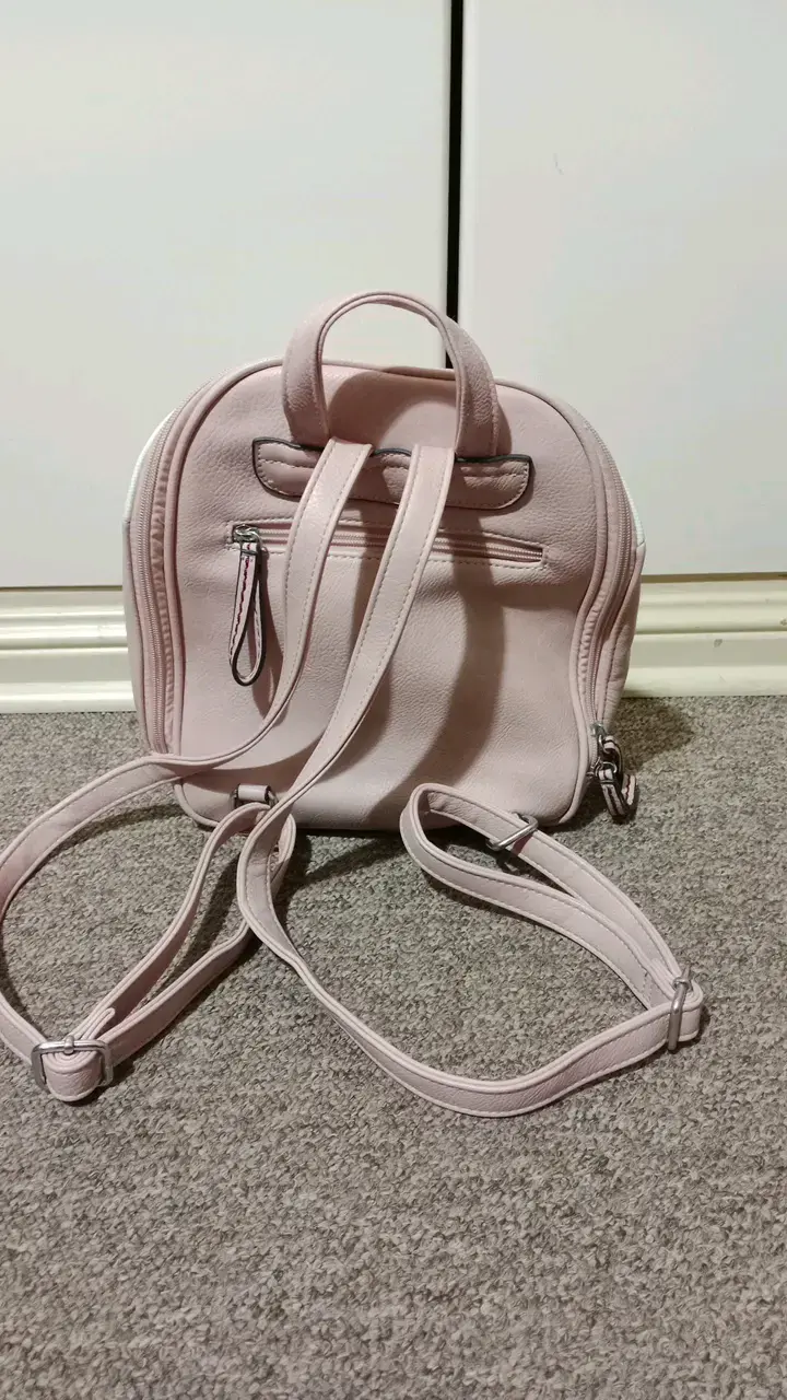 Mochila pequeña rosa y blanca con bolsillos - 2