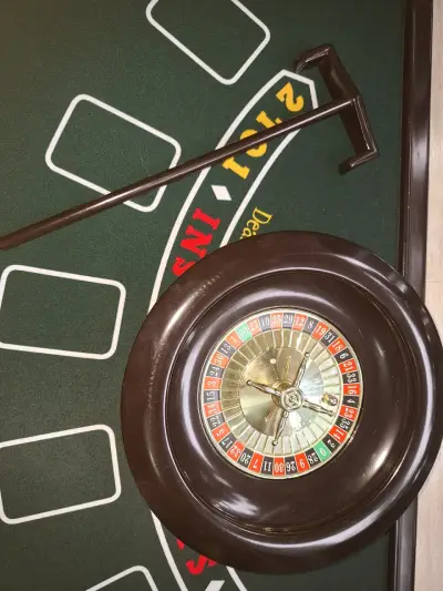 Juego de mesa de casino con ruleta y dados - miniatura 5