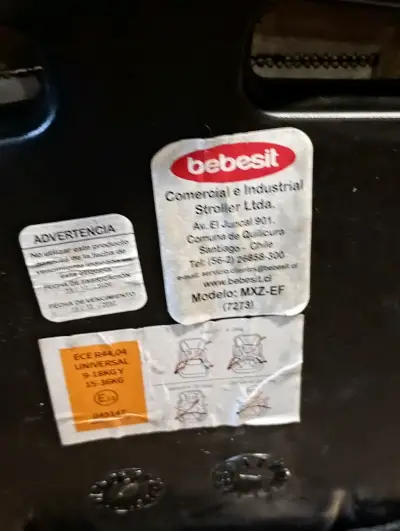 Silla de Auto Bebesit Negra con Detalles Rojos - miniatura 4