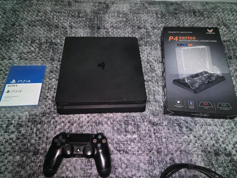 Sony PS4 slim 1TB, negociable - 2