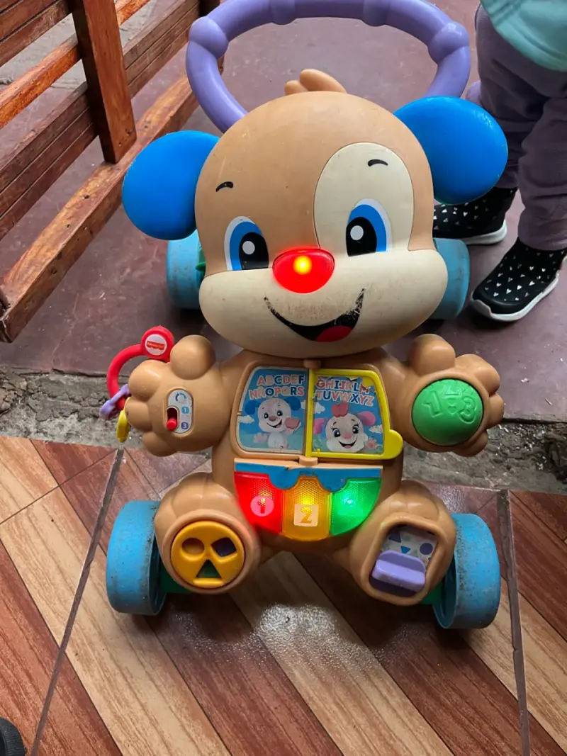 Corre pasillo para bebé con luces y sonidos