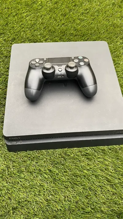 Consola PS4 con control y juego Resident Evil 6 - miniatura 1