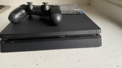 Consola PS4 con control y juego Resident Evil 6 - miniatura 3