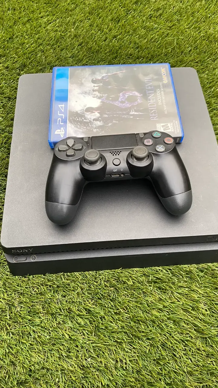 Consola PS4 con control y juego Resident Evil 6 - 6