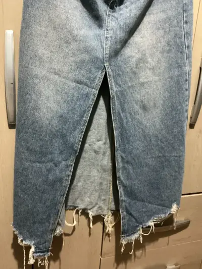 Falda de mezclilla larga con abertura en medio - miniatura 5