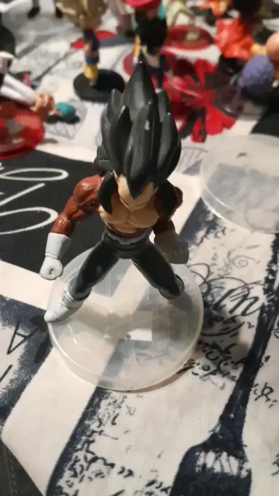Figura de acción de personaje anime con base - miniatura 2