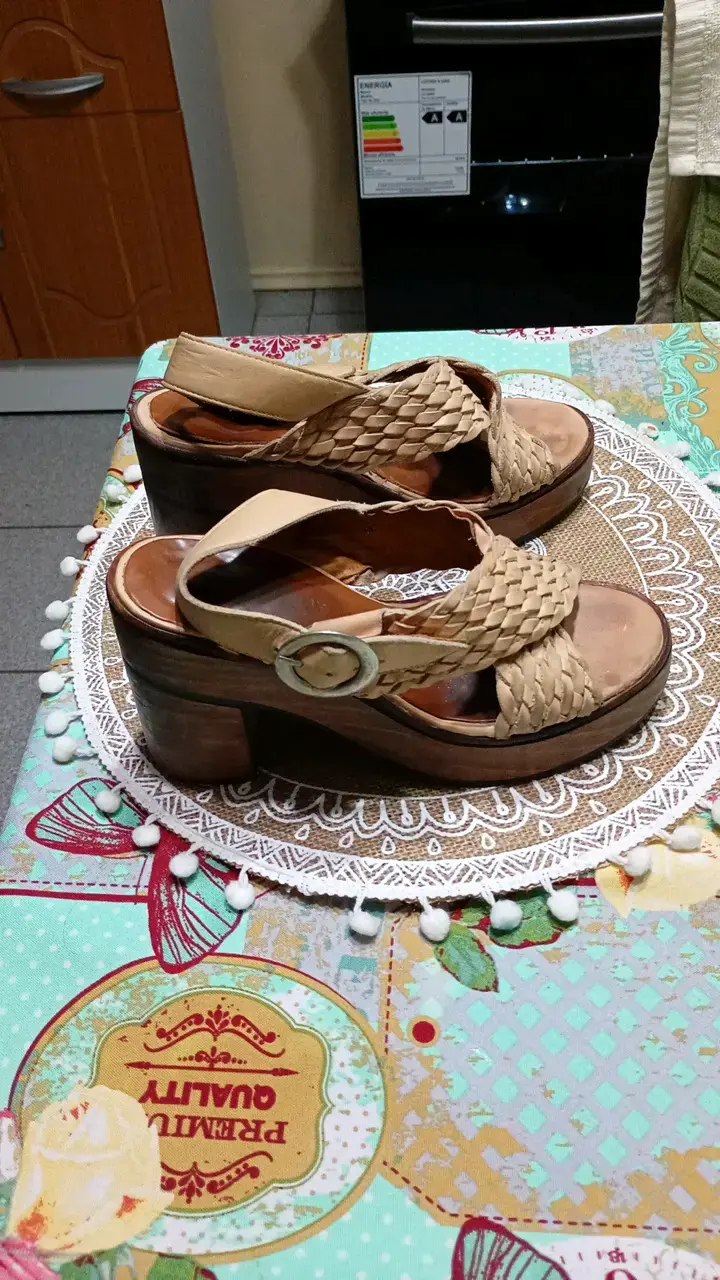 Sandalias de plataforma tejidas color beige - 2