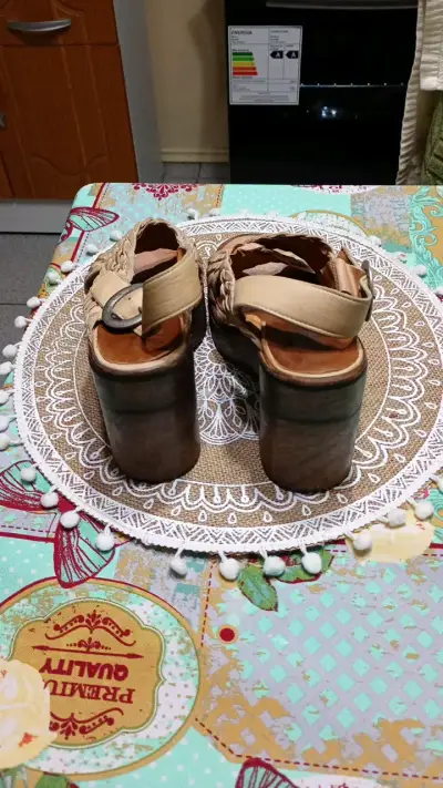 Sandalias de plataforma tejidas color beige - miniatura 3