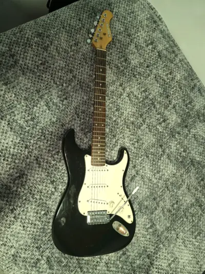 Guitarra electrica stratocaster suzuki, negociable - miniatura 1
