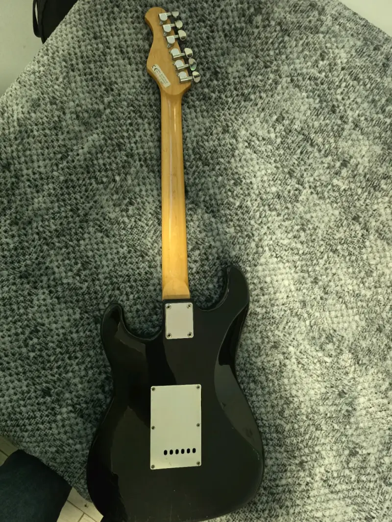 Guitarra electrica stratocaster suzuki, negociable - 4