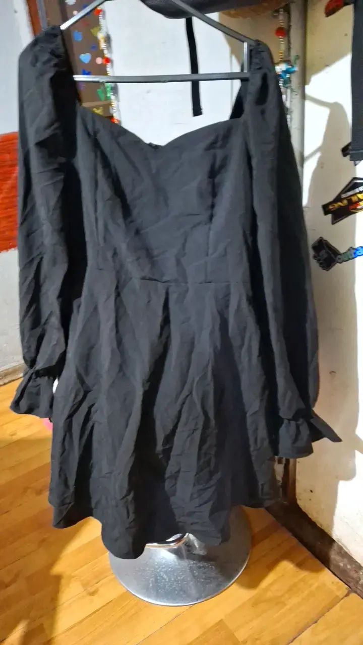Vestido negro de manga larga elegante - 1