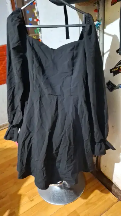 Vestido negro de manga larga elegante - miniatura 2