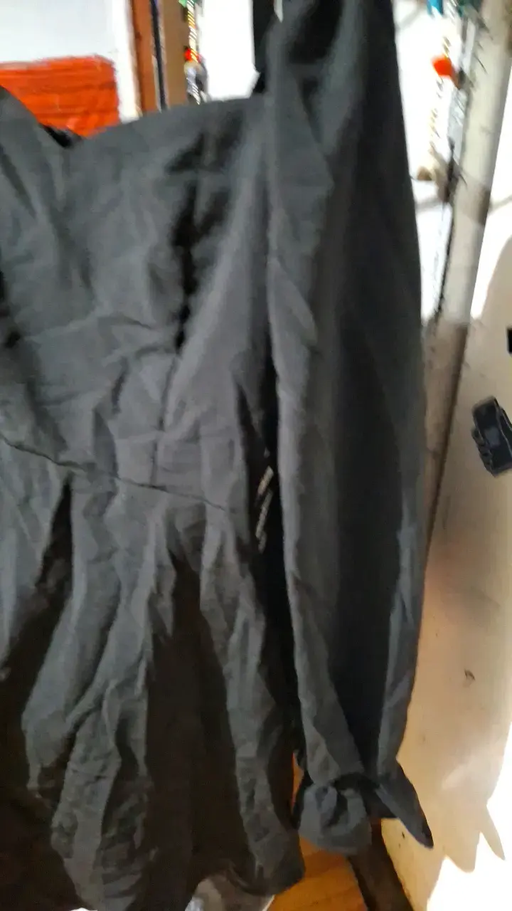 Vestido negro de manga larga elegante - 3