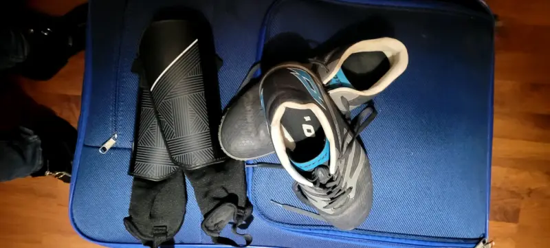 Zapatillas de fútbol Lotto con espinilleras - 1