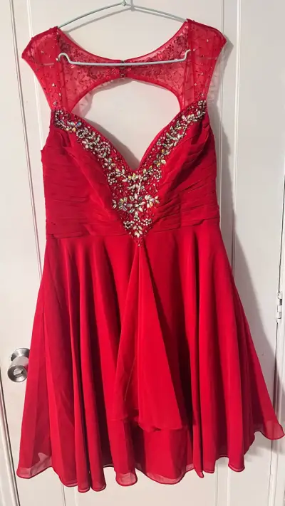 Vestido de fiesta rojo con pedrería - miniatura 1