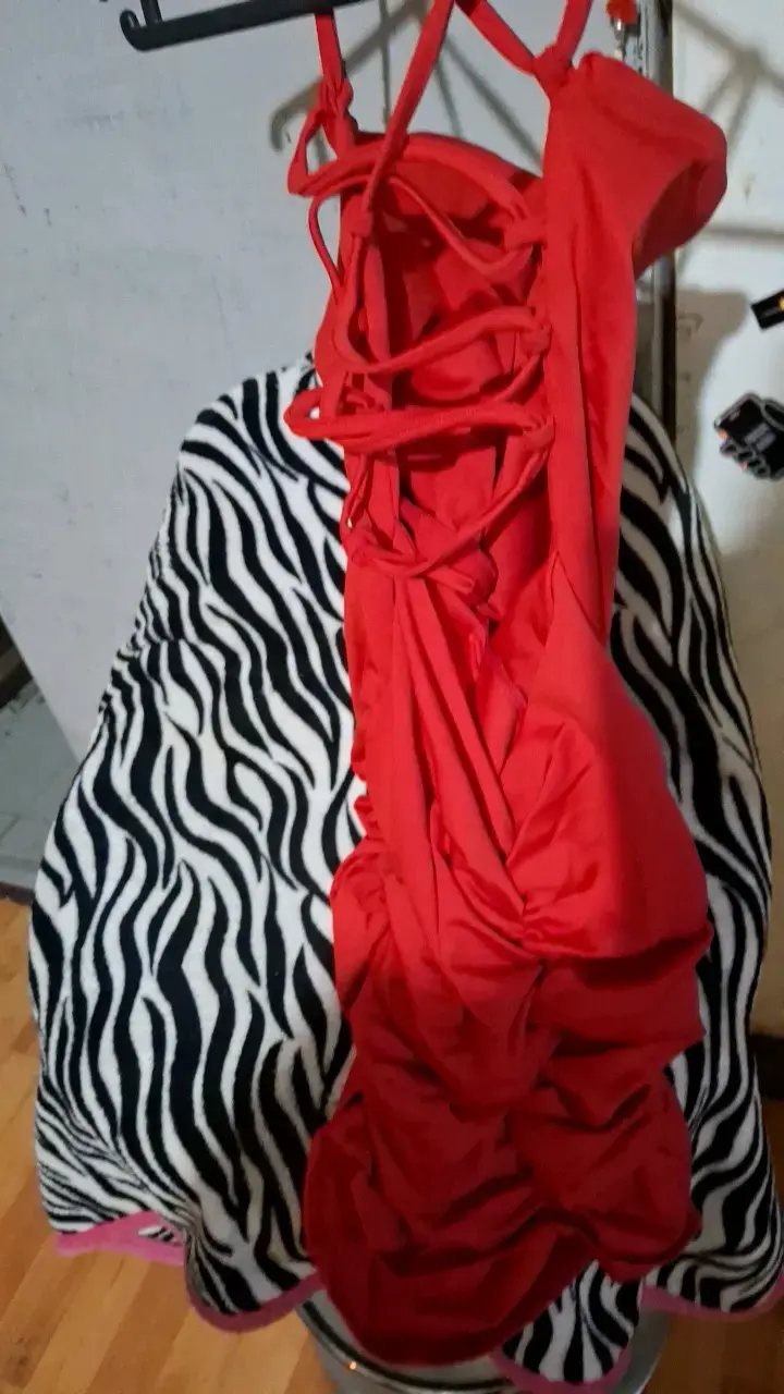 Vestido largo rojo con tirantes cruzados - 3