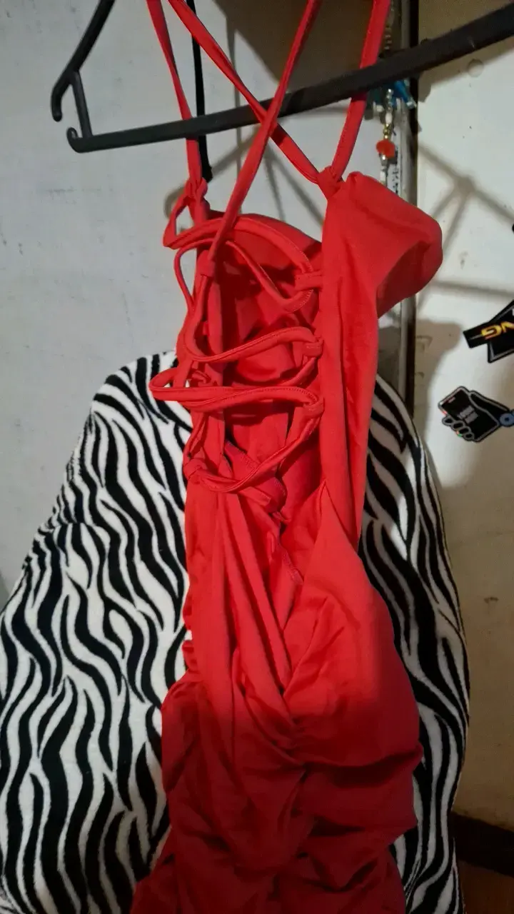 Vestido largo rojo con tirantes cruzados - 5