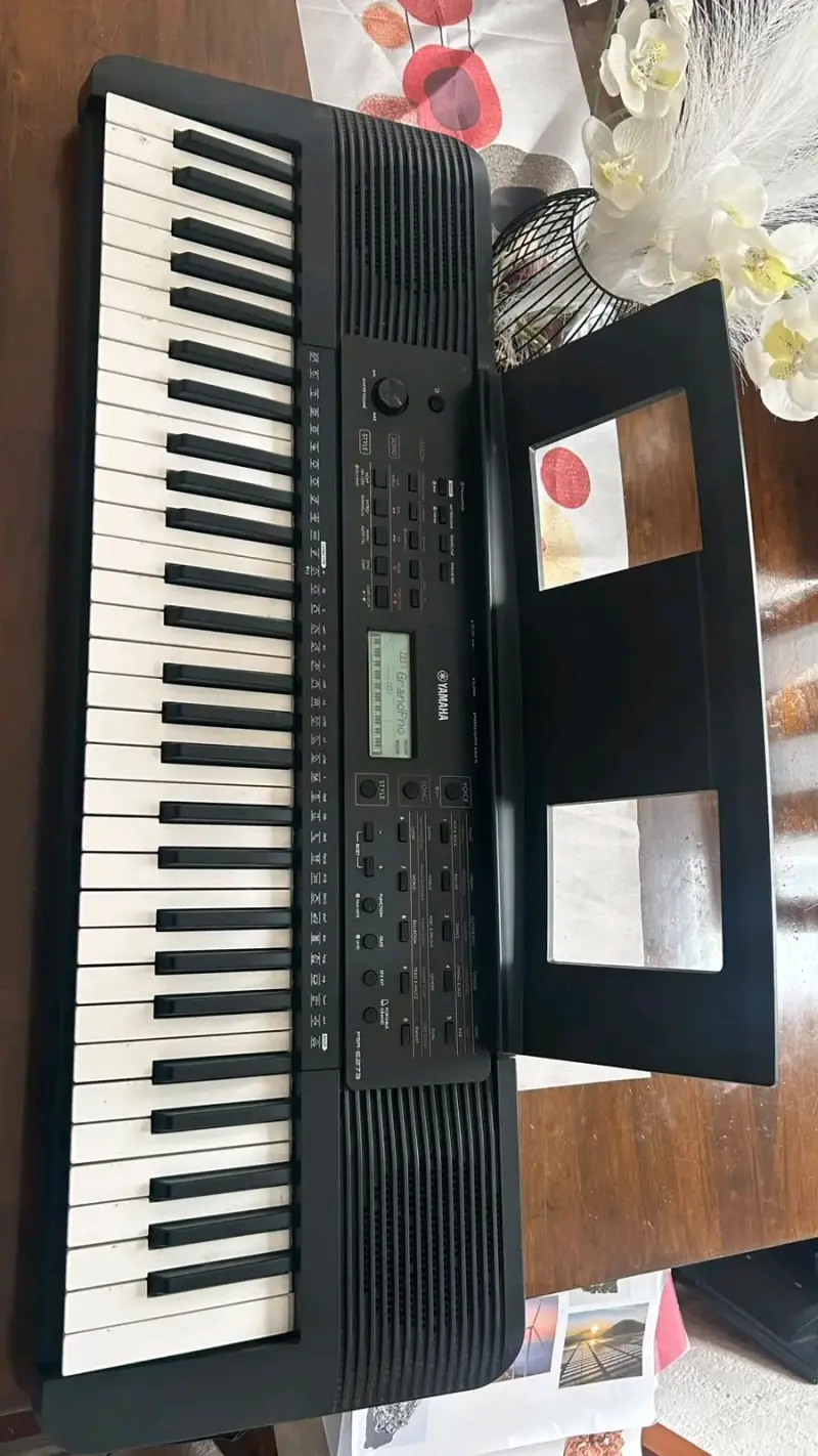 Teclado Yamaha PSR-E343 con Soporte - 1