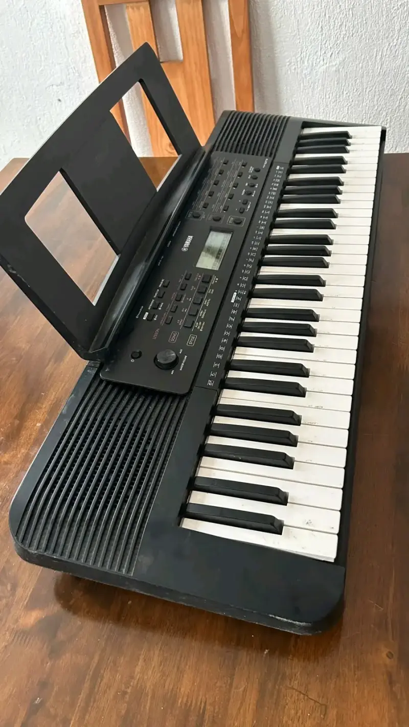 Teclado Yamaha PSR-E343 con Soporte - 3