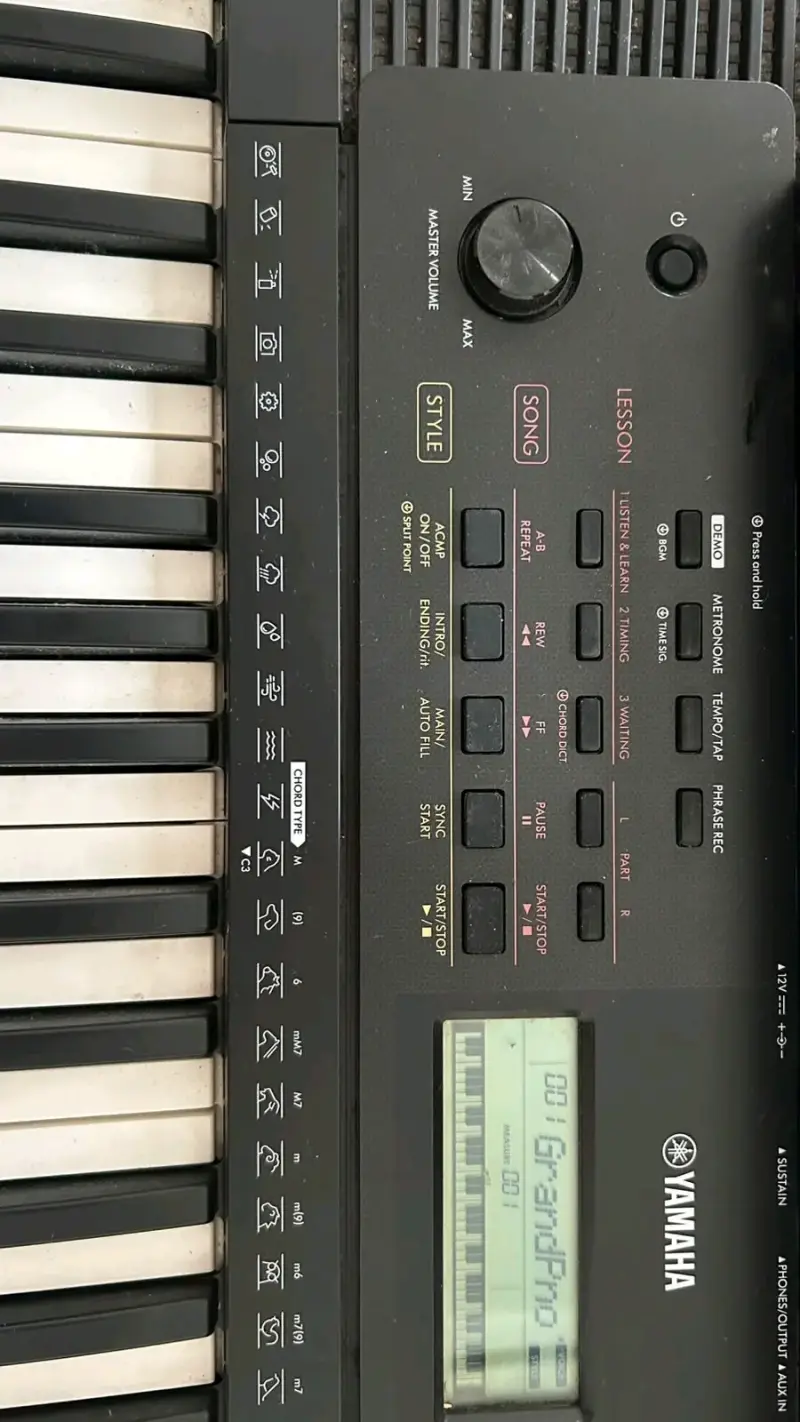 Teclado Yamaha PSR-E343 con Soporte - 5