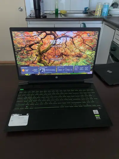 Laptop HP Pavilion Gaming con Intel Core i7 y RTX - miniatura 1