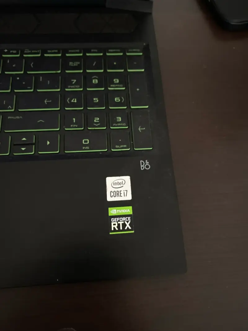 Laptop HP Pavilion Gaming con Intel Core i7 y RTX - 4