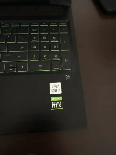 Laptop HP Pavilion Gaming con Intel Core i7 y RTX - miniatura 4