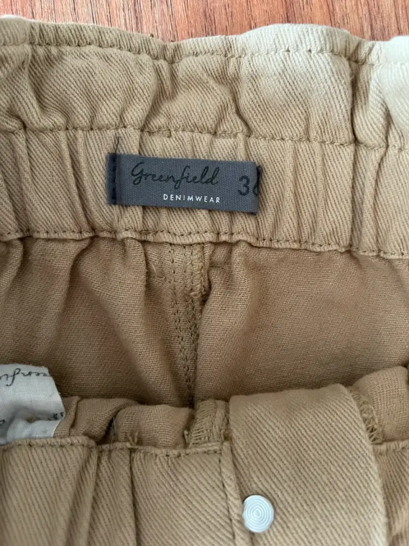 Pantalones beige de pierna ancha y tiro alto - 5