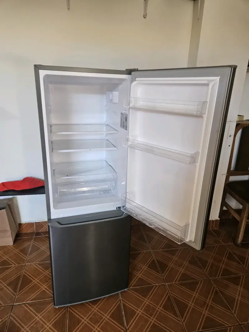 Refrigerador Indesit de 2 puertas en acero inoxidable - 2