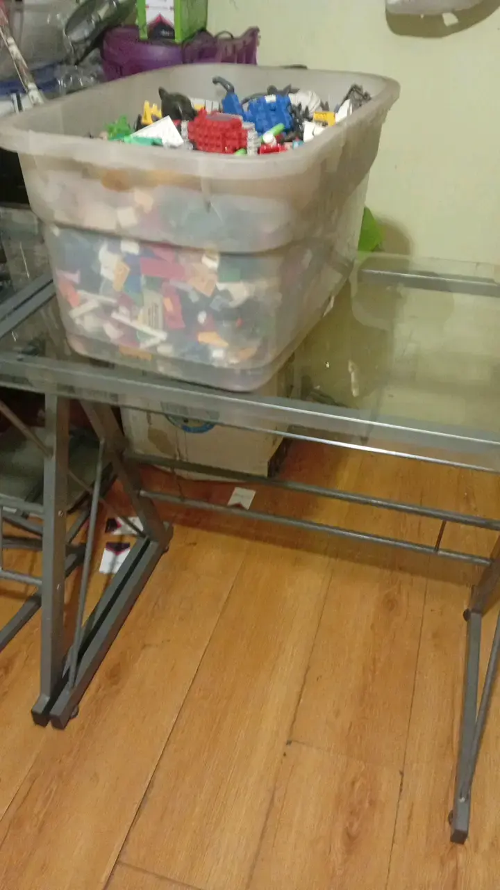 Mesa de vidrio con estructura metálica - 2