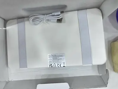 Espejo de maquillaje con luz LED para auto - miniatura 2