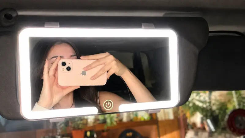 Espejo de maquillaje con luz LED para auto - 4