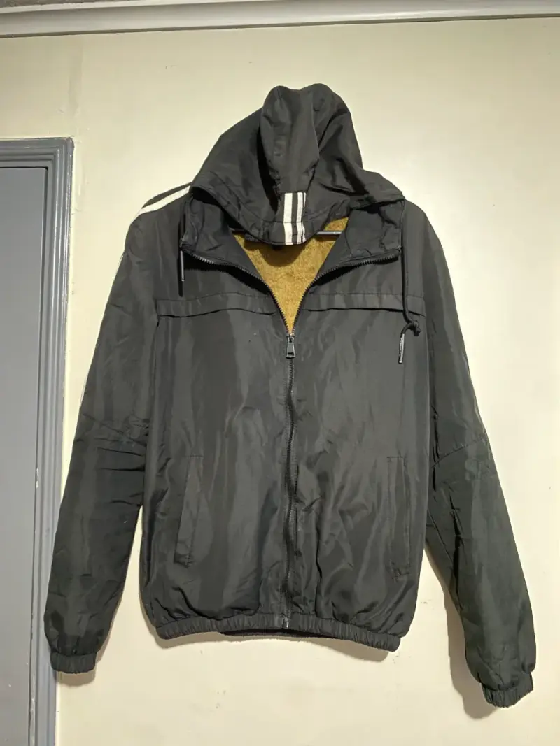 Chaqueta Adidas Negra con Capucha y Chiporro