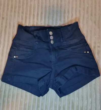 Shorts de mezclilla azul oscuro para mujer - miniatura 1