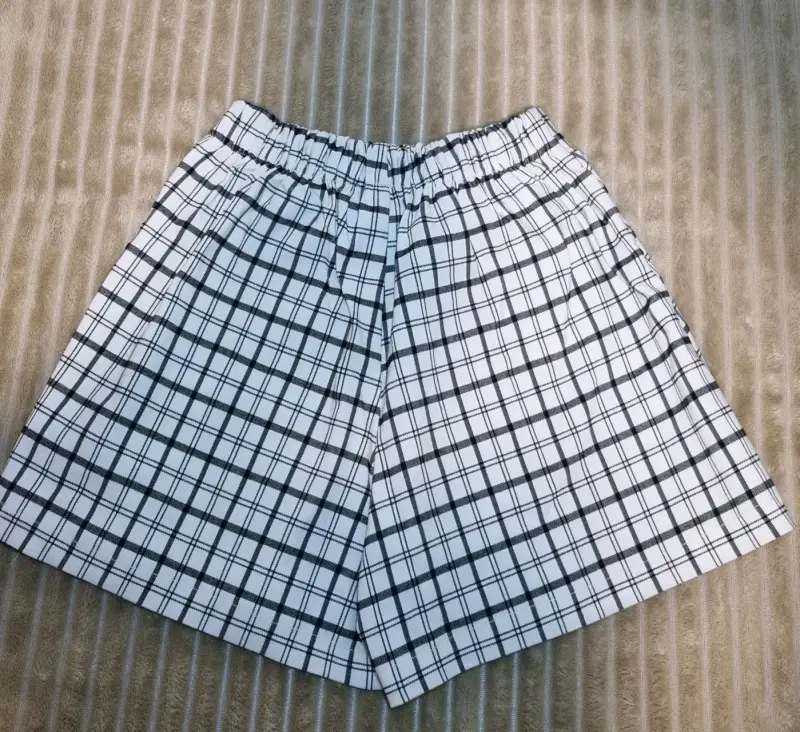 Shorts falda a cuadros blanco y negro para mujer - 2