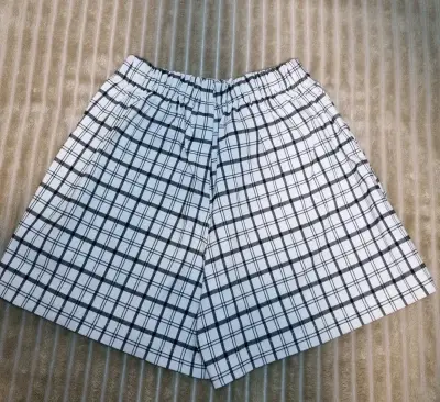 Shorts falda a cuadros blanco y negro para mujer - miniatura 2