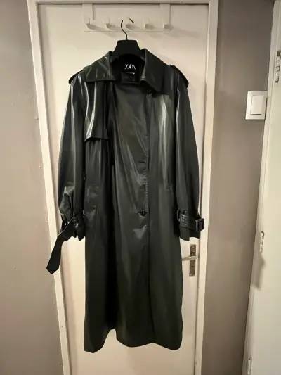 Abrigo impermeable negro Zara con cinturón - miniatura 1