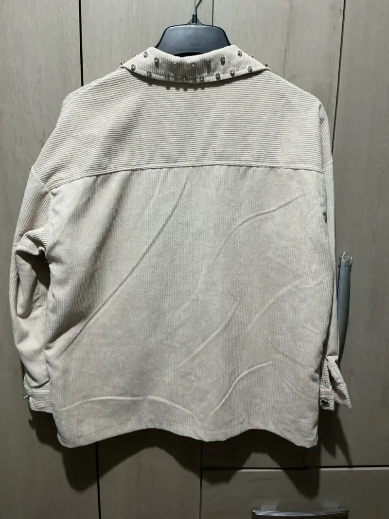 Chaqueta de pana beige con tachas decorativas - 5