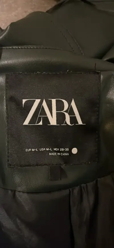 Abrigo impermeable negro Zara con cinturón - miniatura 4