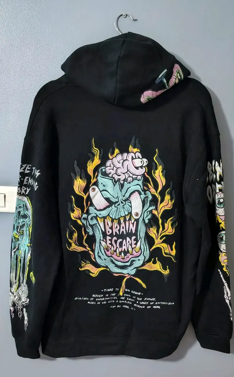 Polerón negro con diseño, Zara - 2