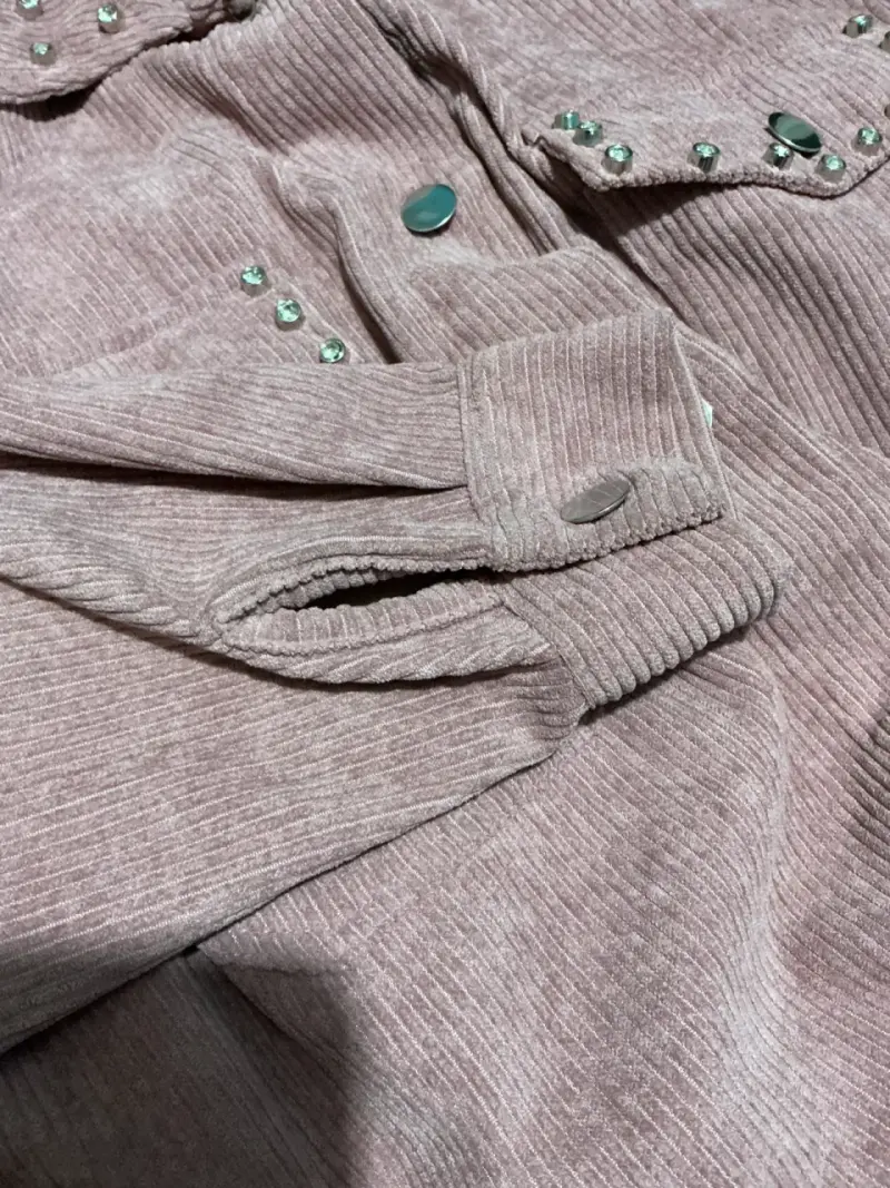 Chaqueta de pana rosada con tachas - 5