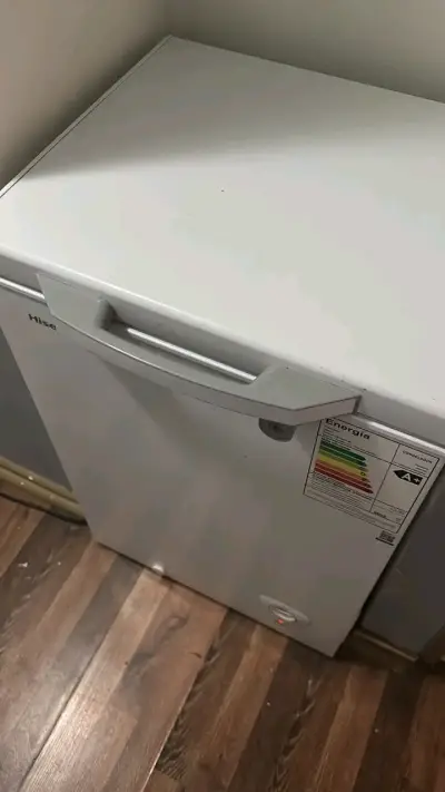 Congelador vertical Hisense A+ eficiente - miniatura 1