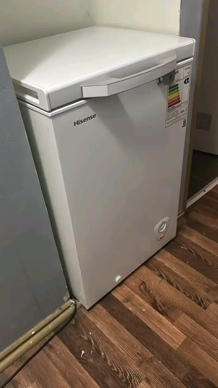 Congelador vertical Hisense A+ eficiente - 2