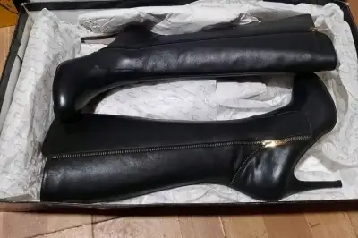 Botas de cuero negras con tacón alto - miniatura 1