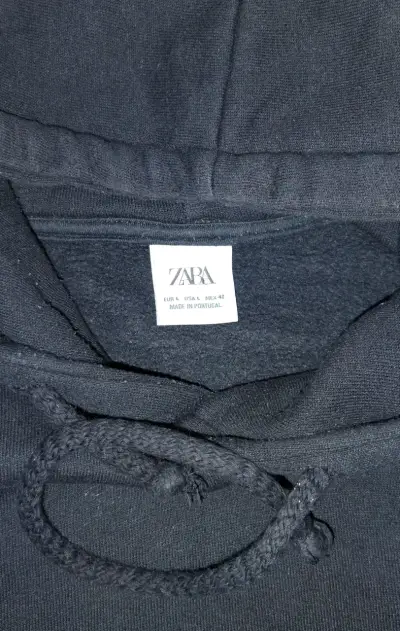 Polerón negro con diseño, Zara - miniatura 3