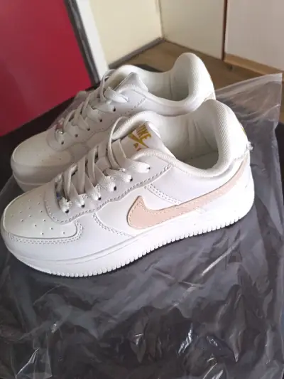 Zapatillas deportivas blancas Nike Air Force 1 - miniatura 2