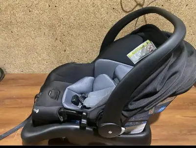 Silla de auto para bebé Safety 1st negra - miniatura 1